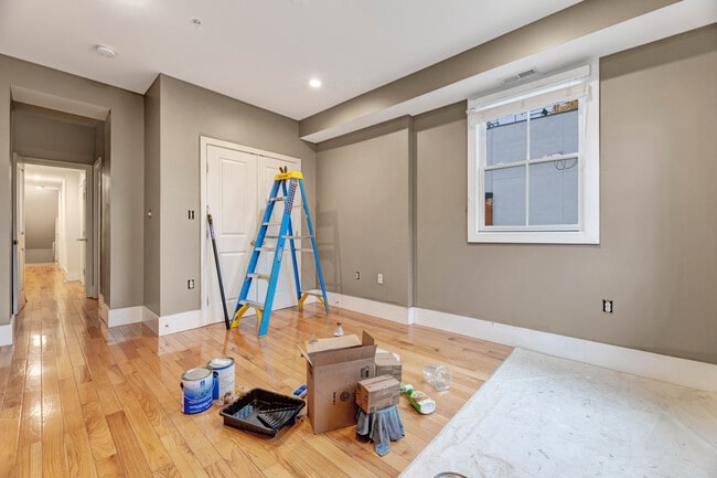 Building Photo - 1346 Kenyon St NW