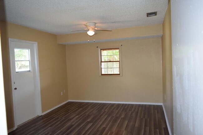 Building Photo - 1450 Creel Rd NE