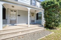 Building Photo - Duplex style 2 bedroom updated