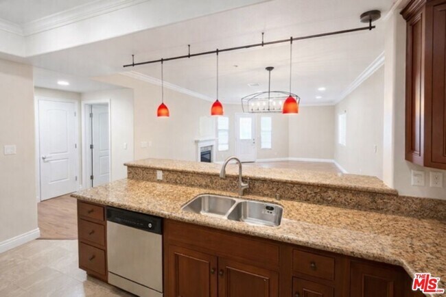 Building Photo - 1101 East Ave