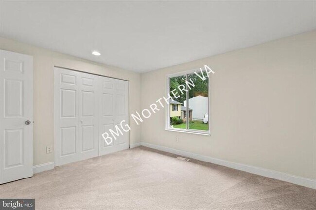 Building Photo - 8461 Yellow Leaf Ct