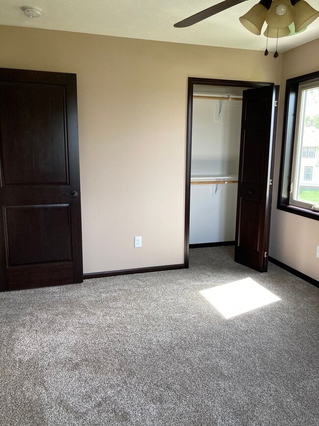 Building Photo - Prairie Bluff Condo