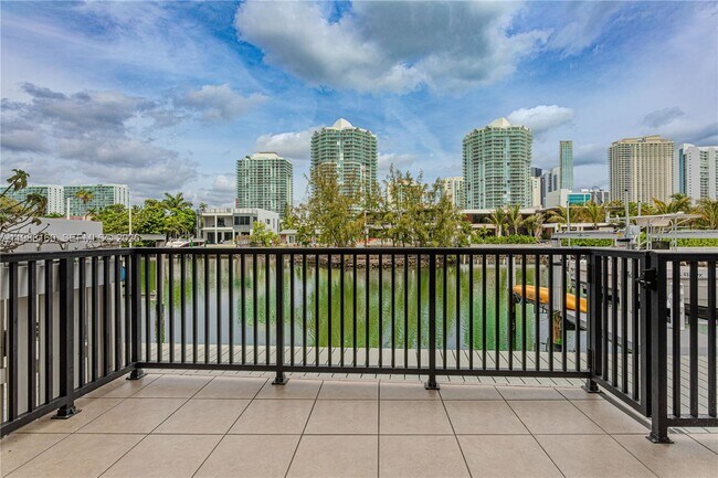 Building Photo - 231 Poinciana Island Dr