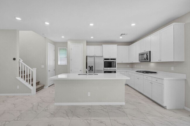 Building Photo - Summerlin gated community 4 bedroom 3 baths