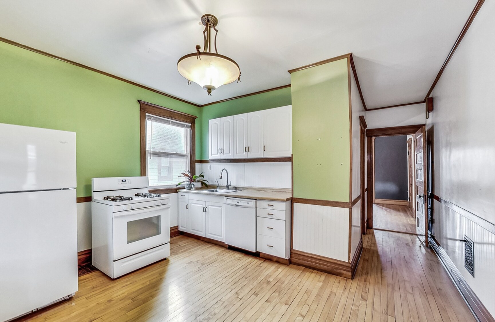 Bright kitchen with dishwasher - 3747 N Kostner Ave