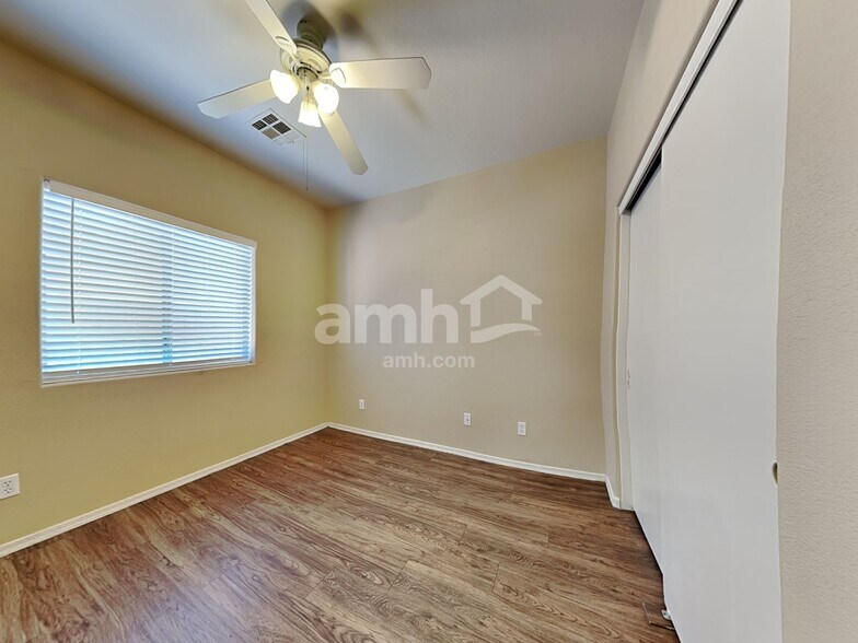 Building Photo - 7201 W Sunderland Ave