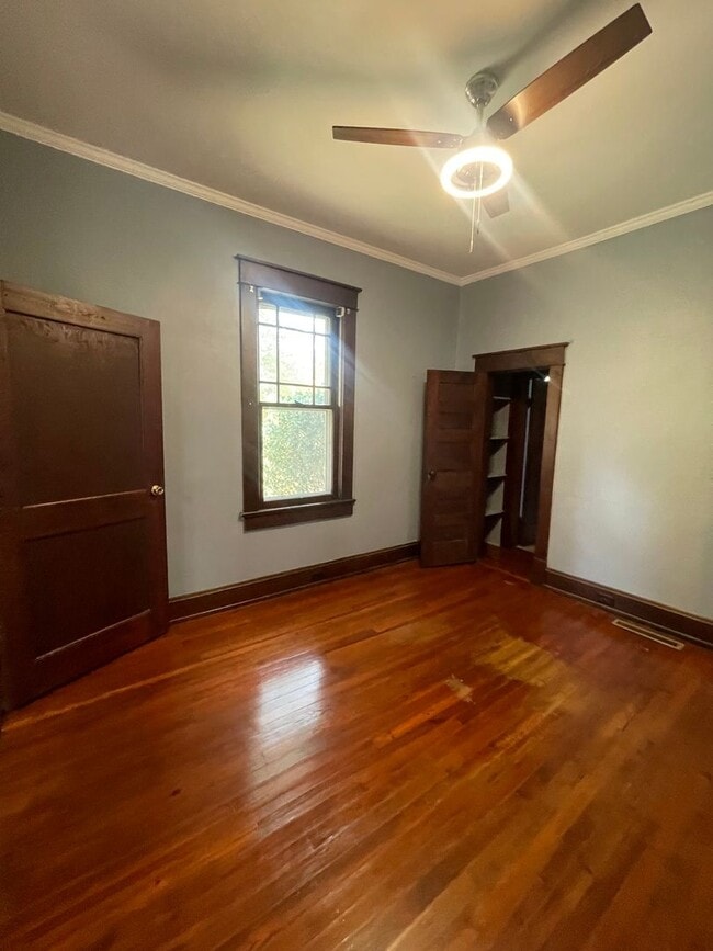 Building Photo - ?? COMING SOON ?? Charming 3 Bed / 1 Bath Bungalow – Prime Location Near Downtown Hickory