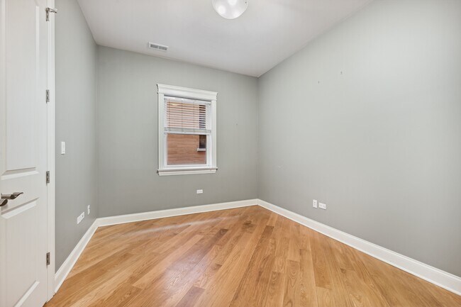 Building Photo - 106 S Sangamon St