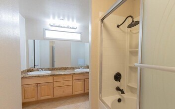 Building Photo - 2439 E Del Rio Dr