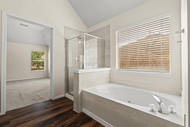 Building Photo - 15810 Mission View Ct