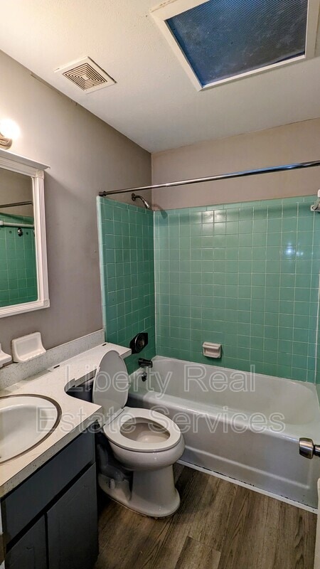 Building Photo - 613 Franklin St