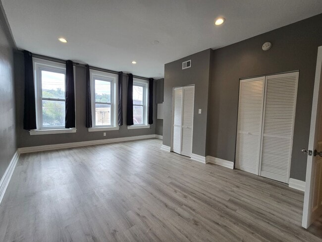 Building Photo - mai920