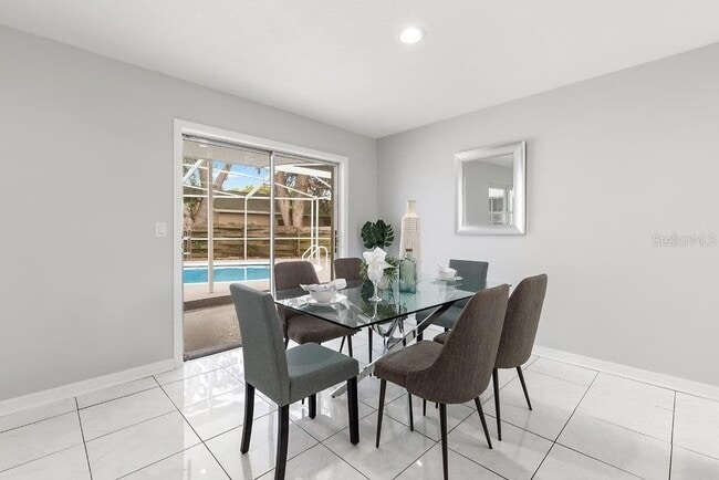 Building Photo - Remodeled Pool Home Located in the Very Desirable Bay Crest Park Waterfront Community