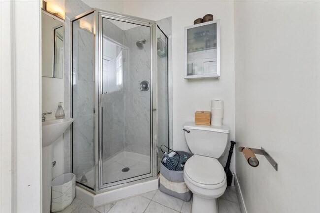 Building Photo - 2 bedroom in Chicago IL 60622