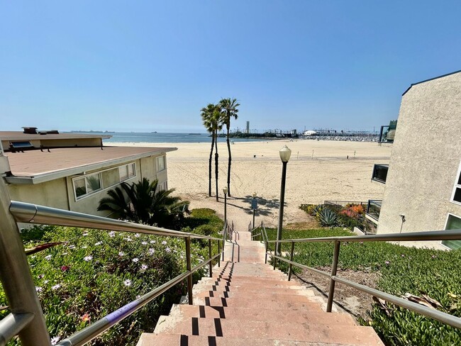 Building Photo - 7th Floor Studio Condo in Historic Buildin...