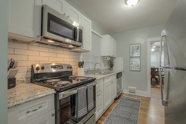 Building Photo - 1145 W 41st Terrace