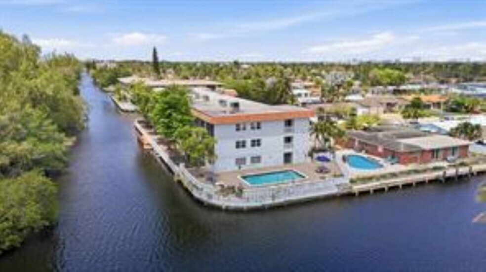 Building Photo - 1400 NE 57th St