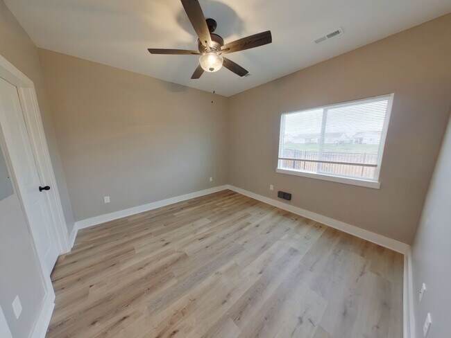 Building Photo - 6814 W White Pne St