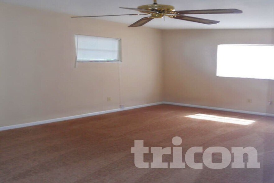 Building Photo - 2713 Greenfield Ave