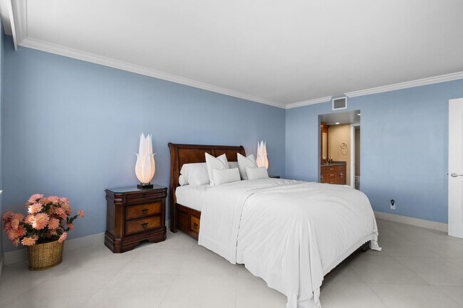 Building Photo - 511 Bayshore Dr