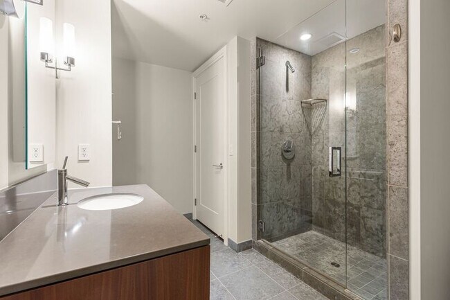 Building Photo - 311 NW 12th Ave