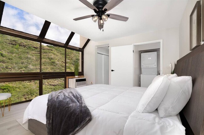 Building Photo - 531 Hahaione St