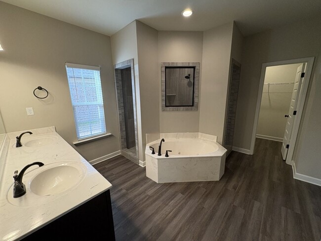 Building Photo - 2113 Metcalf Wy