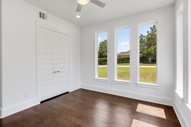 Building Photo - 114 Bentwood Dr