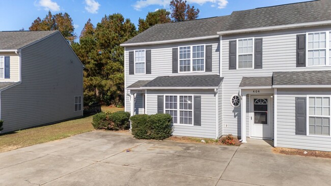 Building Photo - Charming 3-Bed 3.5-Bath Near Campbell Univ...