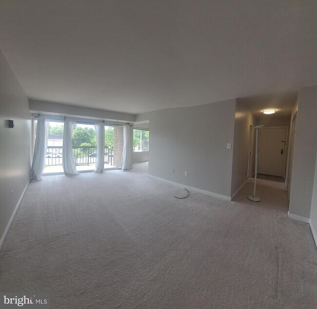 Building Photo - 9730 Kingsbridge Dr