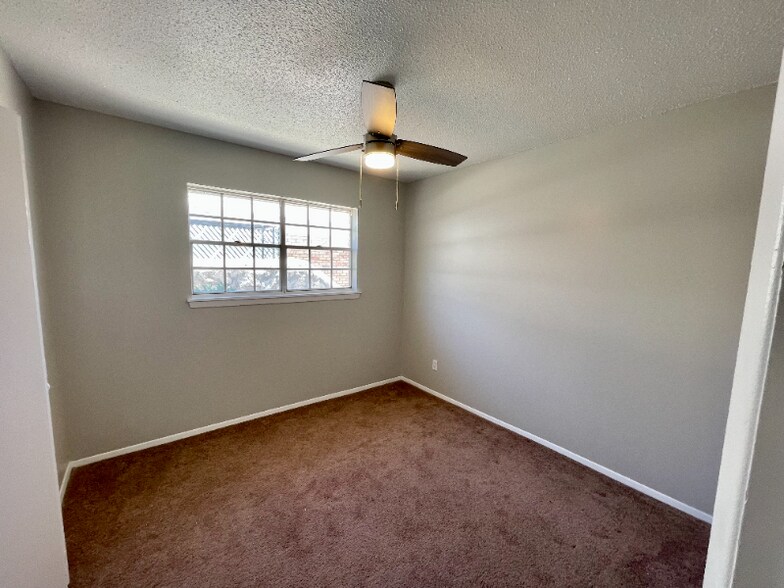 Building Photo - 8631 Mettler Dr