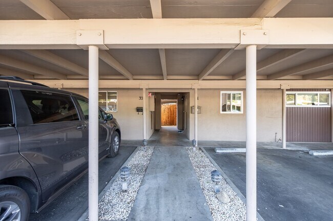 Building Photo - 805 Tully Rd