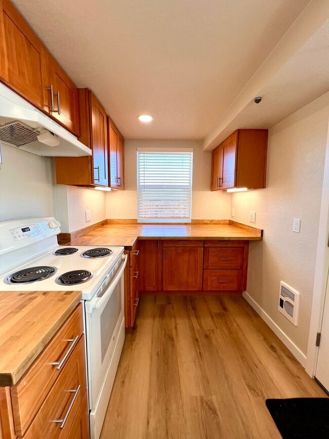 Building Photo - Non-Refundable & Security Deposit Total: $1525.00