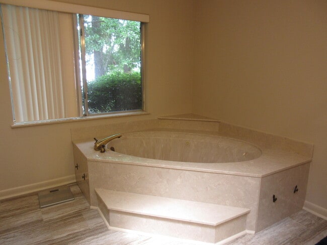 Building Photo - 631 Nelson Point Rd