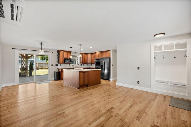 Building Photo - Beautiful Steilacoom Home with Private ADU, Covered Patio, Bonus Gym & A/C!