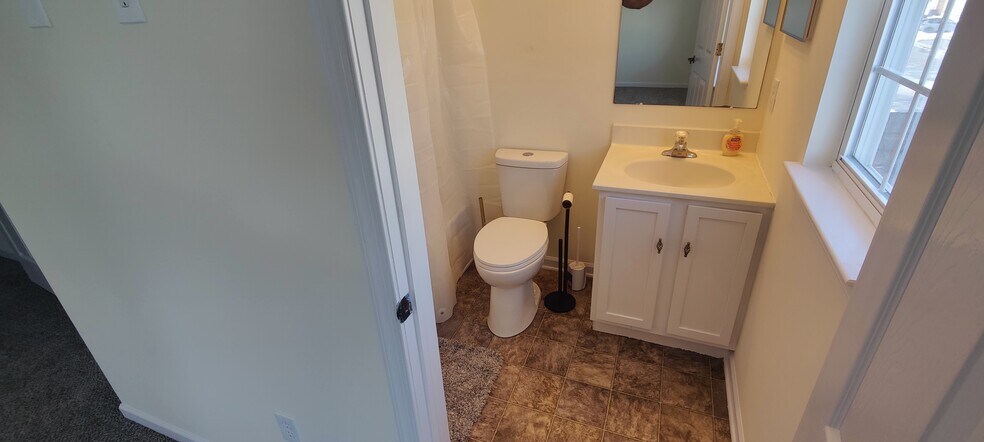 Building Photo - 9 Cambria Ln