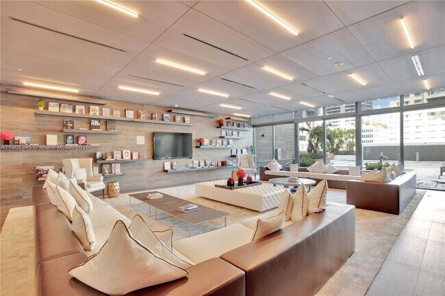 Building Photo - 1080 Brickell Ave