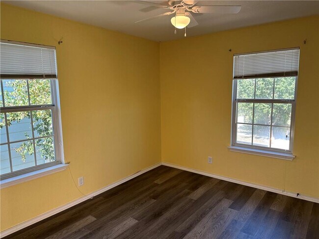 Building Photo - 1042 Dorn