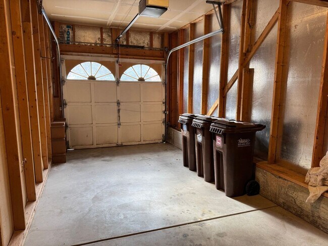 Building Photo - 6227 Willow Ln