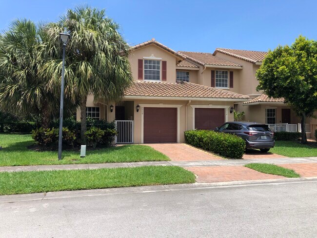 Primary Photo - 3310 Lakeside Dr
