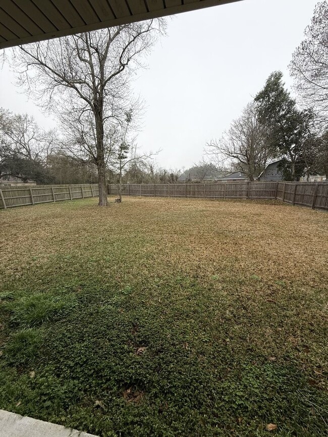 Building Photo - Spacious 3-Bedroom Home with Large Fenced Yard in Lake Charles