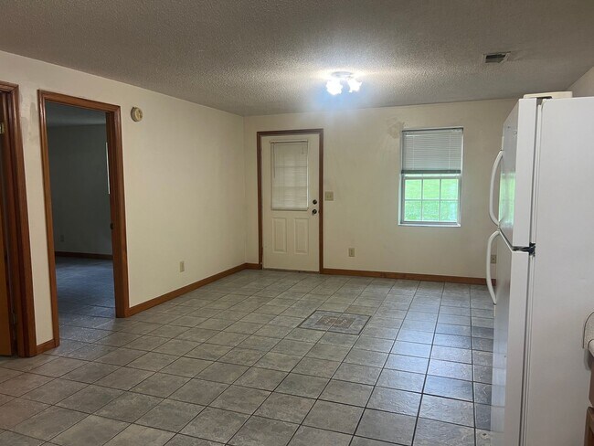 Building Photo - 2101 Marbleton Rd