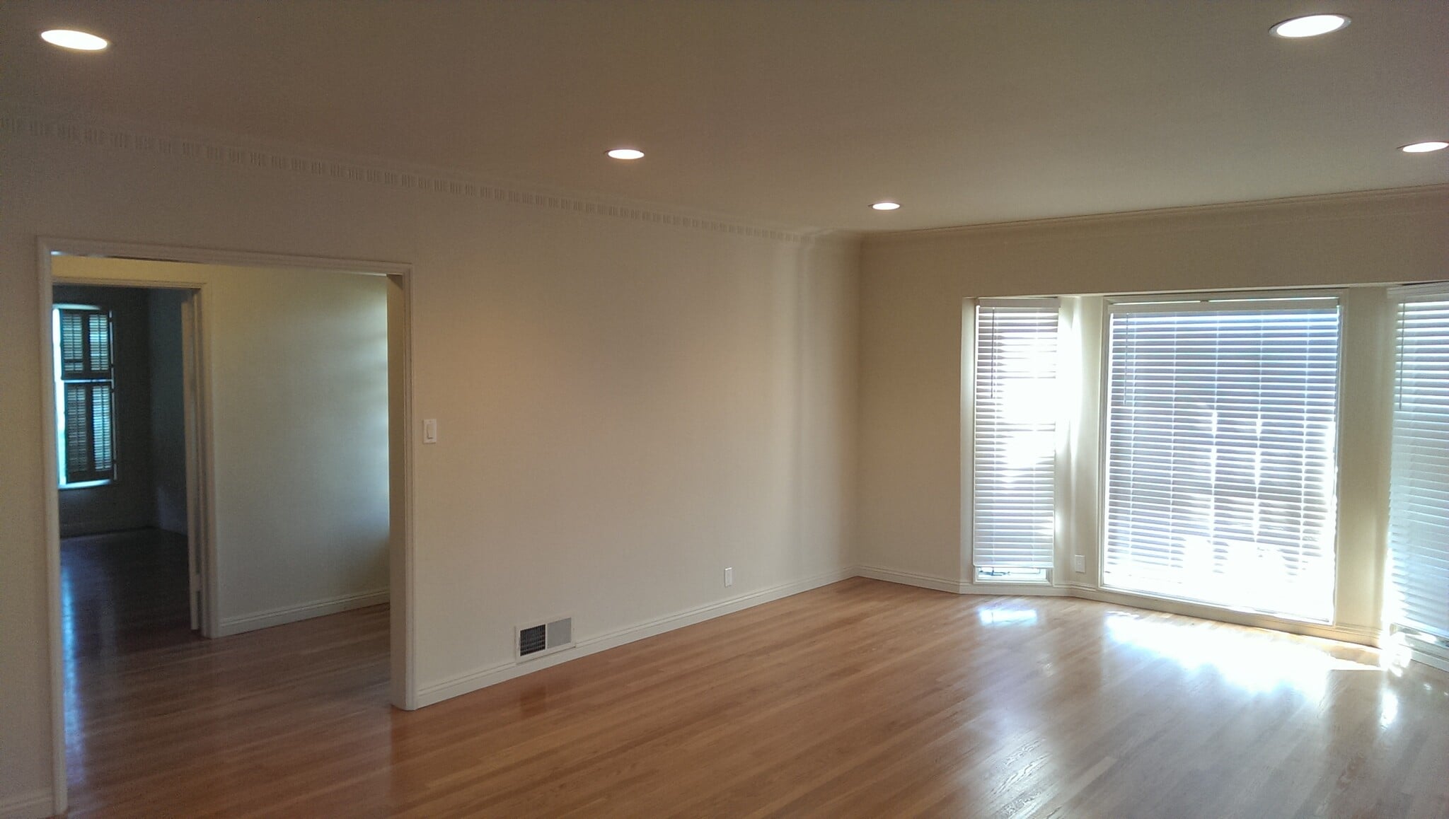 Living Room - 1226 S Longwood Ave
