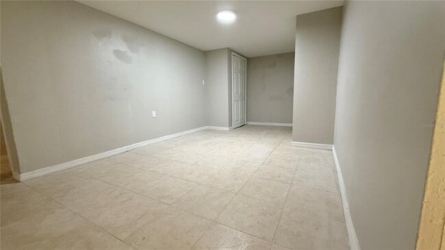 Building Photo - 1148 W Lakeview Cir