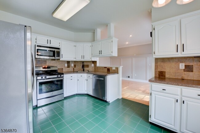 Building Photo - 5 Marco Polo Ct