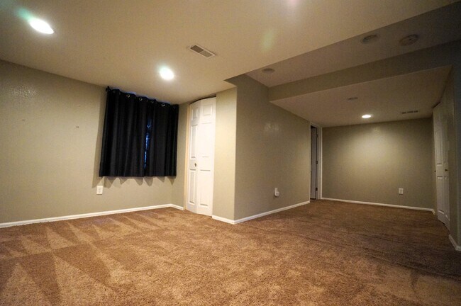 Building Photo - 5221 Hudson Cir