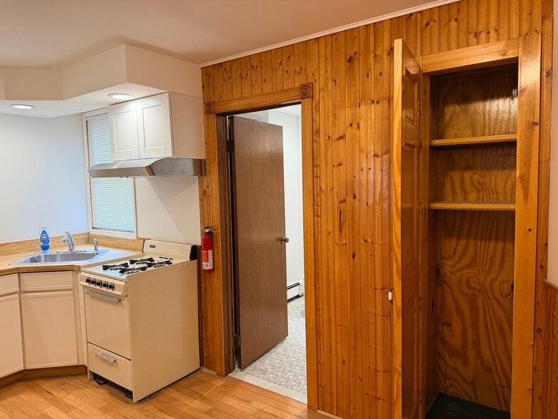 Building Photo - 44 W 7th St