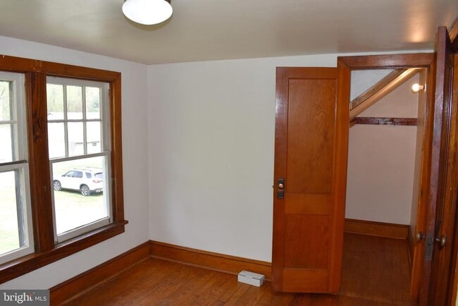 Building Photo - 9526 Circle Dr