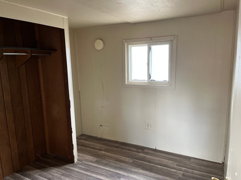 Building Photo - 1130 MT-135