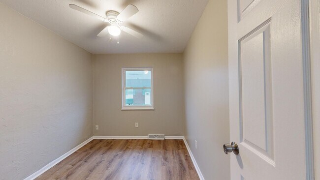 Building Photo - 630 Abbe Rd S
